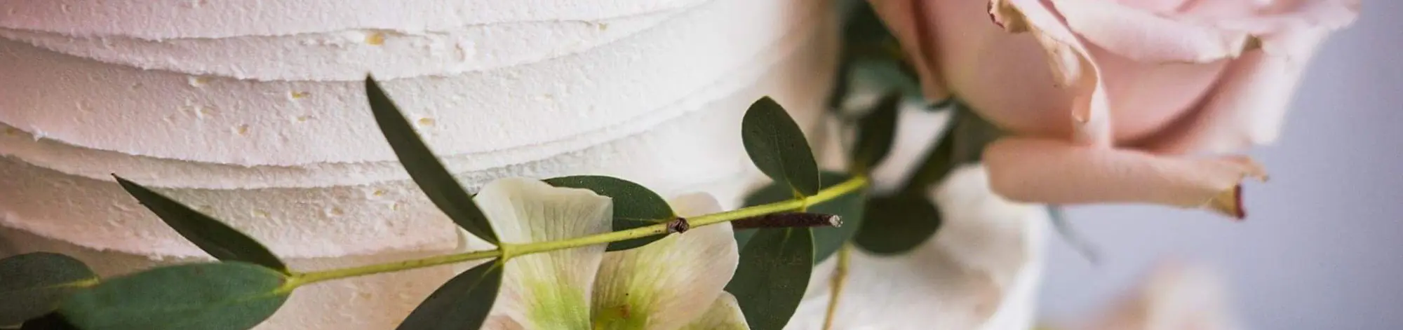 close up buttercream cakes